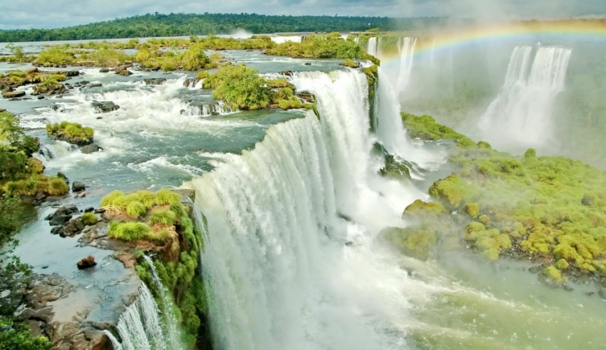 The impressive Iguazu Falls from the Argentinian side 
