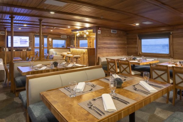 coral II restaurantearthdeck Go Galapagos