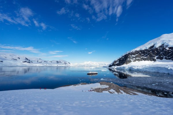 how to choose a perfect Antarctic adventure is to cruise with small ship