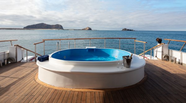 coraliyacuzziearthdeck Go Galapagos