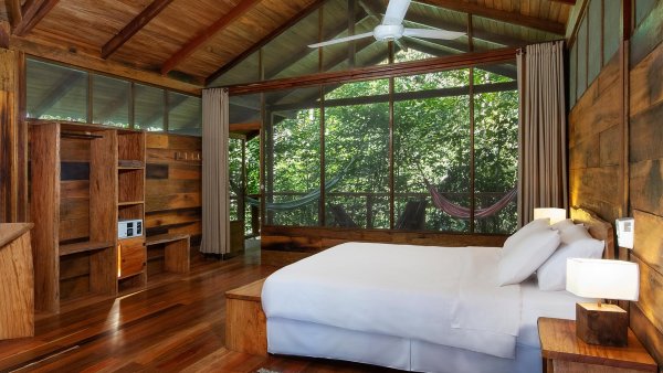 Sacha lodge double bed